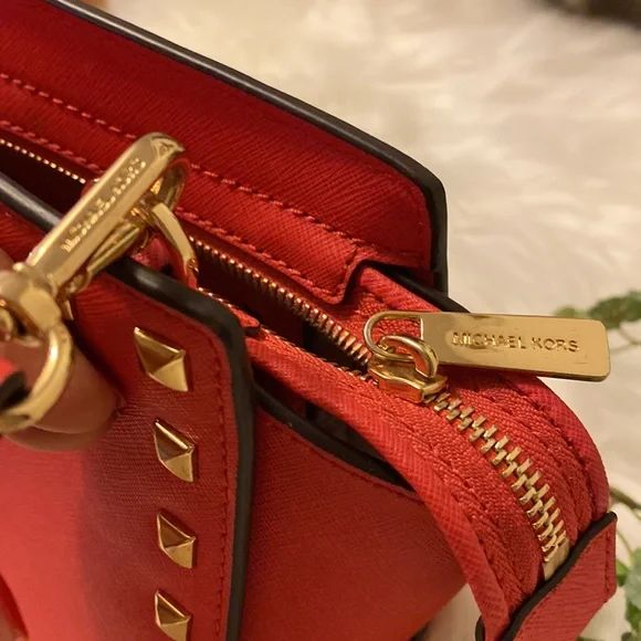 S⭕️LD Authentic Micheal Kors Messenger Stud Bag - Picture 7 of 10